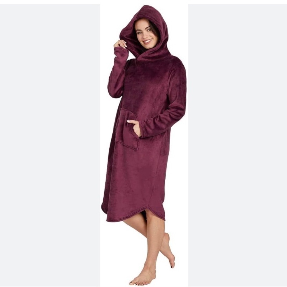 32 DEGREES Heat Women's Hooded Cozy Plush Sleep Lounger (Small/Medium) Wine